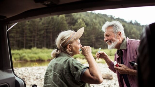 pareja después de su rehabilitación sobre implantes